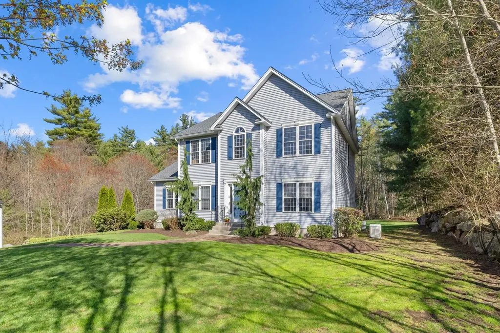 16 Hunter Mill Way Londonderry NH 03053