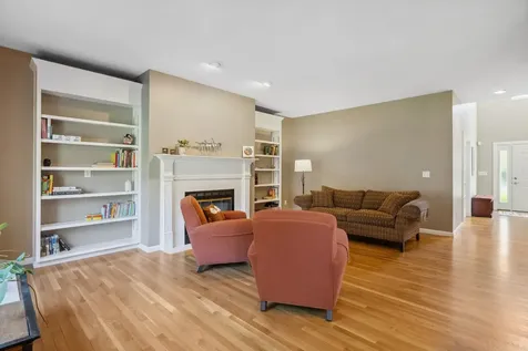 16 Hunter Mill Way Londonderry NH 03053