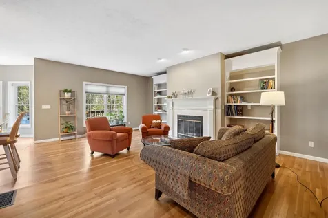 16 Hunter Mill Way Londonderry NH 03053