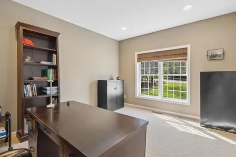 16 Hunter Mill Way Londonderry NH 03053