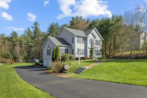 16 Hunter Mill Way Londonderry NH 03053