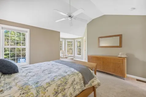 16 Hunter Mill Way Londonderry NH 03053