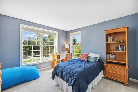 16 Hunter Mill Way Londonderry NH 03053