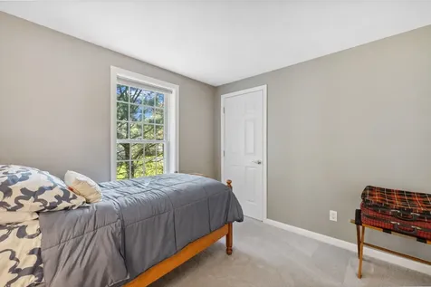 16 Hunter Mill Way Londonderry NH 03053