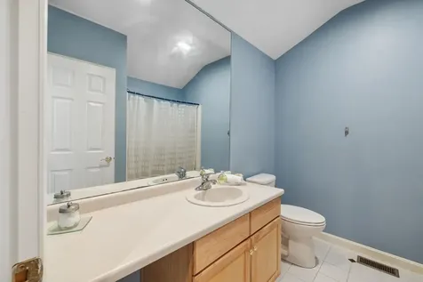 16 Hunter Mill Way Londonderry NH 03053