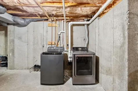 16 Hunter Mill Way Londonderry NH 03053