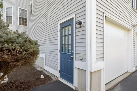 16 Hunter Mill Way Londonderry NH 03053