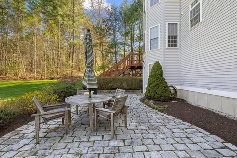 16 Hunter Mill Way Londonderry NH 03053