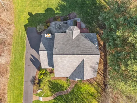 16 Hunter Mill Way Londonderry NH 03053