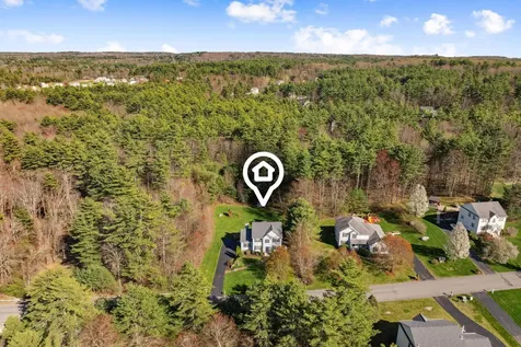 16 Hunter Mill Way Londonderry NH 03053