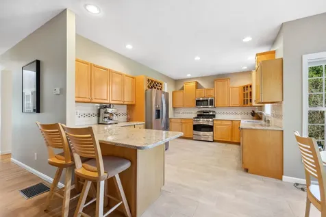 16 Hunter Mill Way Londonderry NH 03053