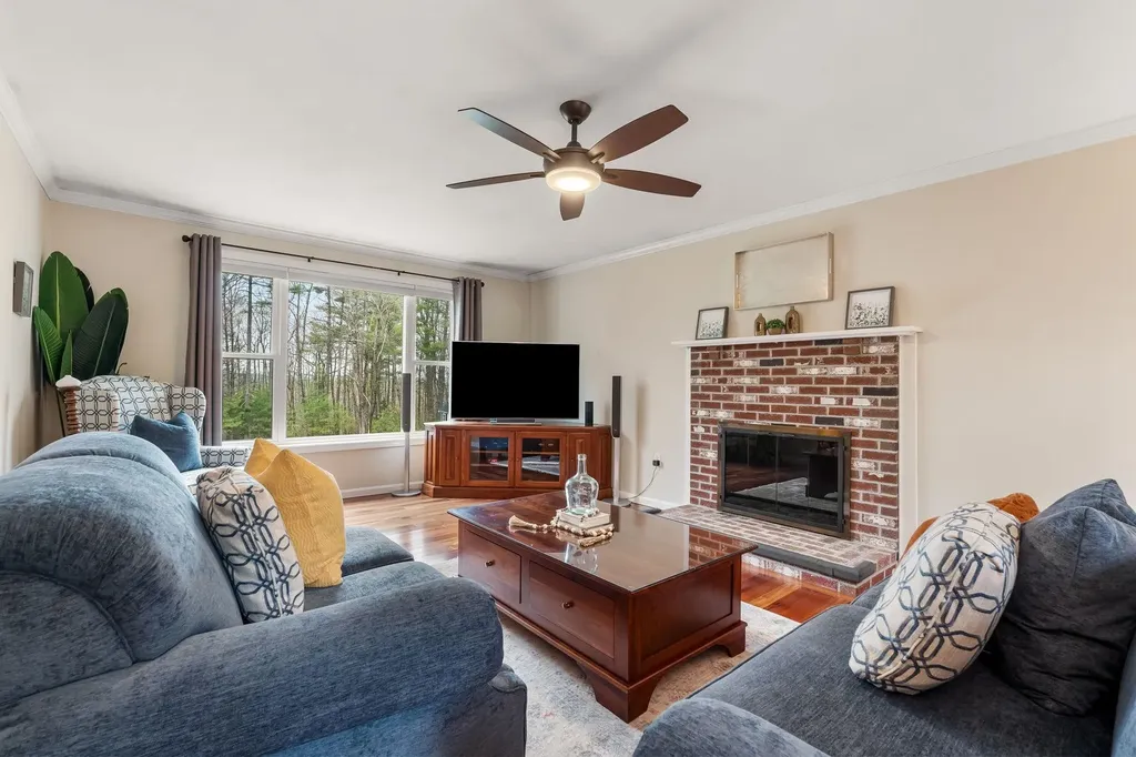 17 Mosher Drive Brookline NH 03033