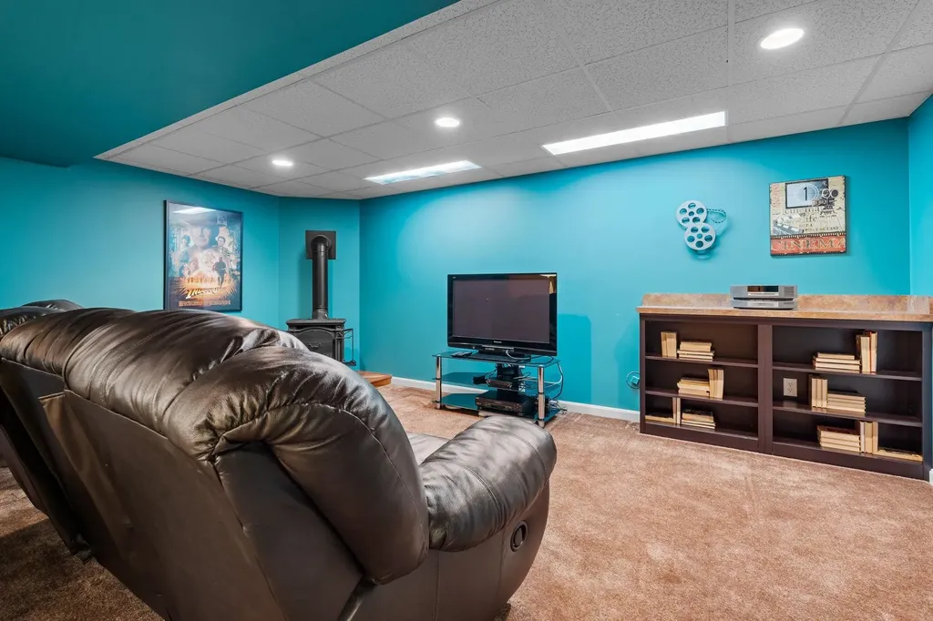 17 Mosher Drive Brookline NH 03033