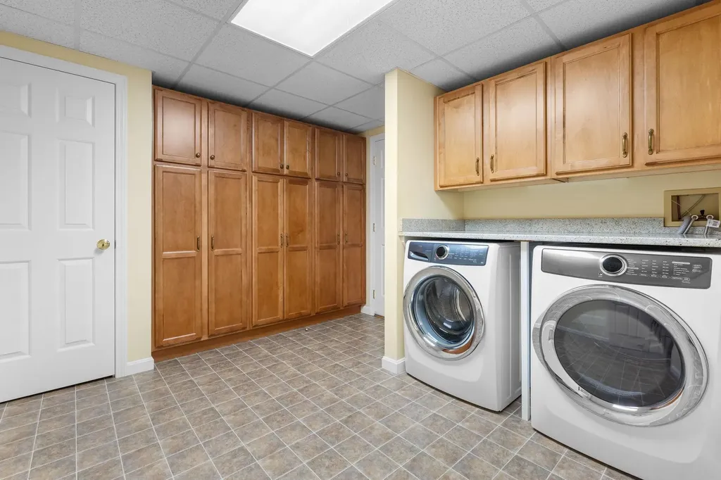 17 Mosher Drive Brookline NH 03033