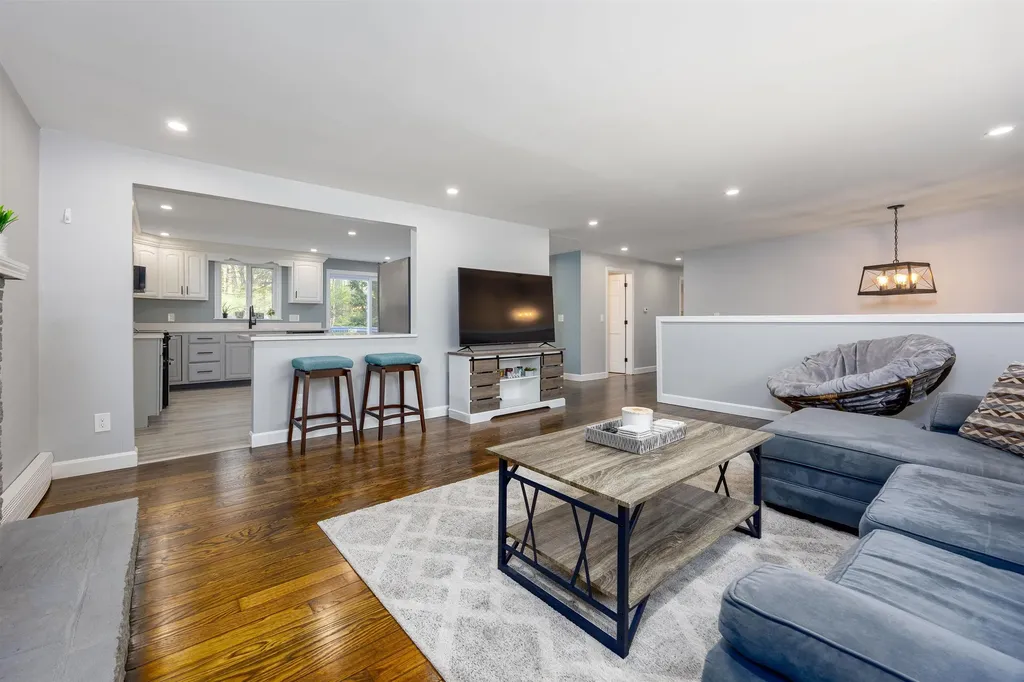 32 Valleyview Drive Merrimack NH 03054