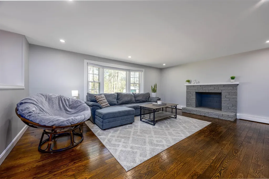 32 Valleyview Drive Merrimack NH 03054