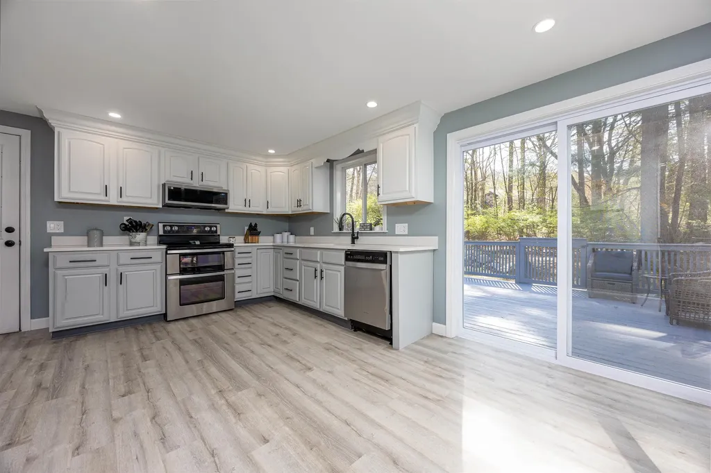 32 Valleyview Drive Merrimack NH 03054