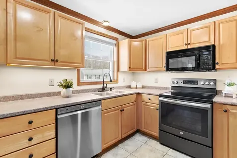 85 Winnacunnet Road Hampton NH 03842