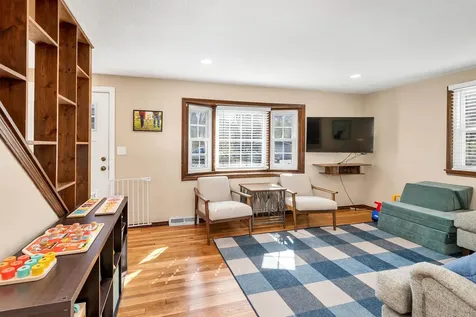 6 Summit Drive Hooksett NH 03106-1526