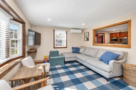 6 Summit Drive Hooksett NH 03106-1526