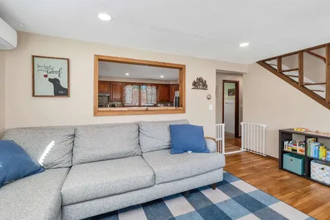 6 Summit Drive Hooksett NH 03106-1526