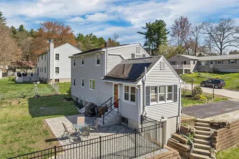 6 Summit Drive Hooksett NH 03106-1526