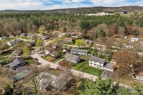 6 Summit Drive Hooksett NH 03106-1526