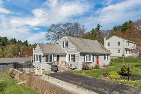 6 Summit Drive Hooksett NH 03106-1526
