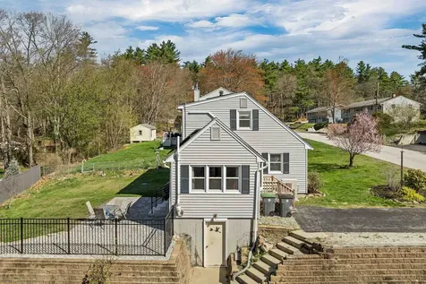 6 Summit Drive Hooksett NH 03106-1526
