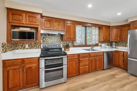 6 Summit Drive Hooksett NH 03106-1526