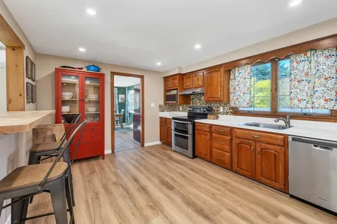 6 Summit Drive Hooksett NH 03106-1526