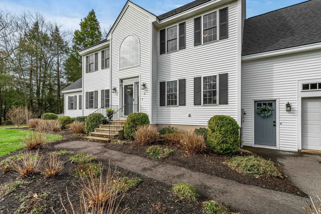 15 Fiddlehead Lane Chester NH 03036