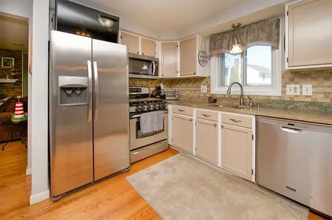 16 Old Orchard Way Manchester NH 03103