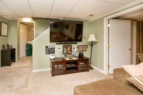 16 Old Orchard Way Manchester NH 03103
