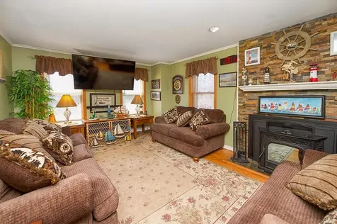 16 Old Orchard Way Manchester NH 03103