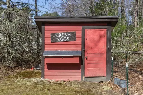 4 James City Road Deerfield NH 03037