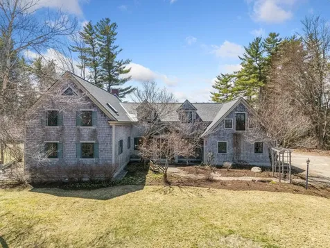 152 Windy Row Peterborough NH 03458
