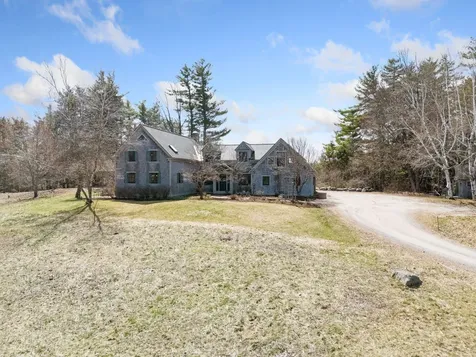 152 Windy Row Peterborough NH 03458