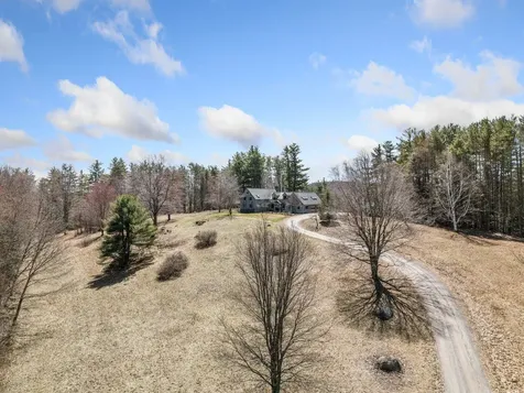152 Windy Row Peterborough NH 03458