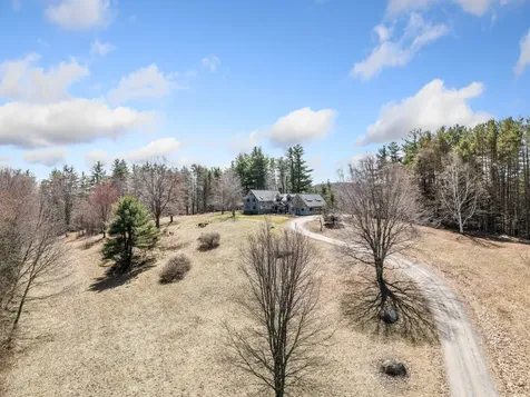 152 Windy Row Peterborough NH 03458