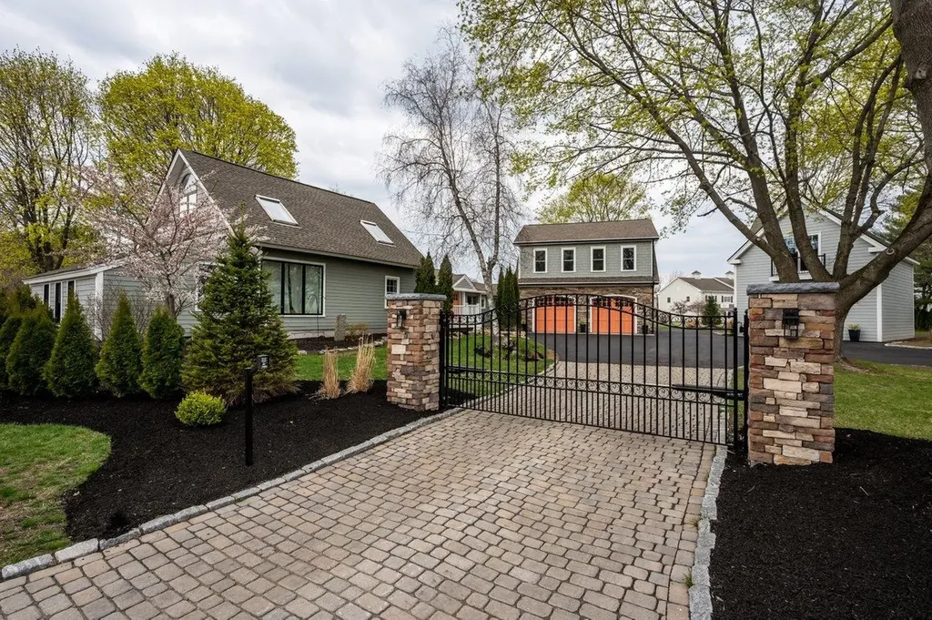 11 Post Road North Hampton NH 03862