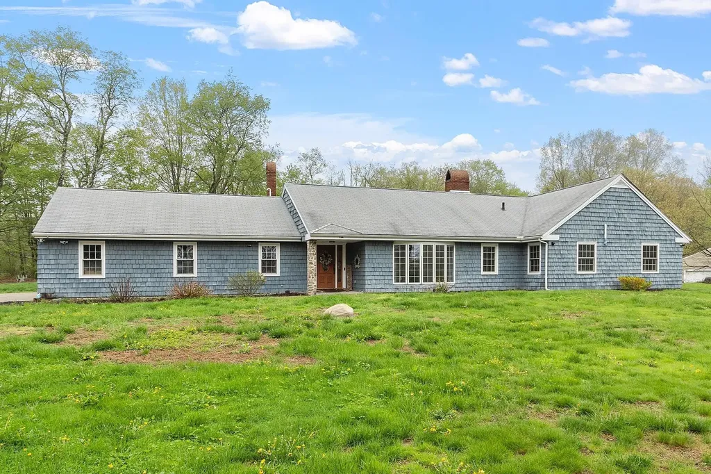 134 Emerson Avenue Hampstead NH 03841