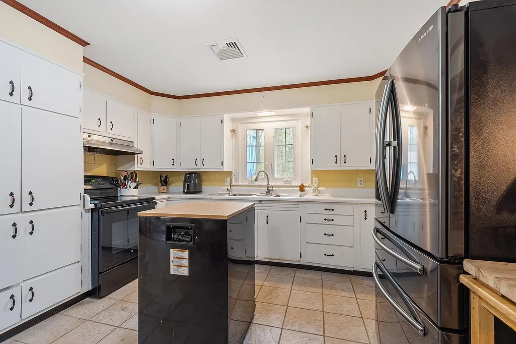 134 Emerson Avenue Hampstead NH 03841