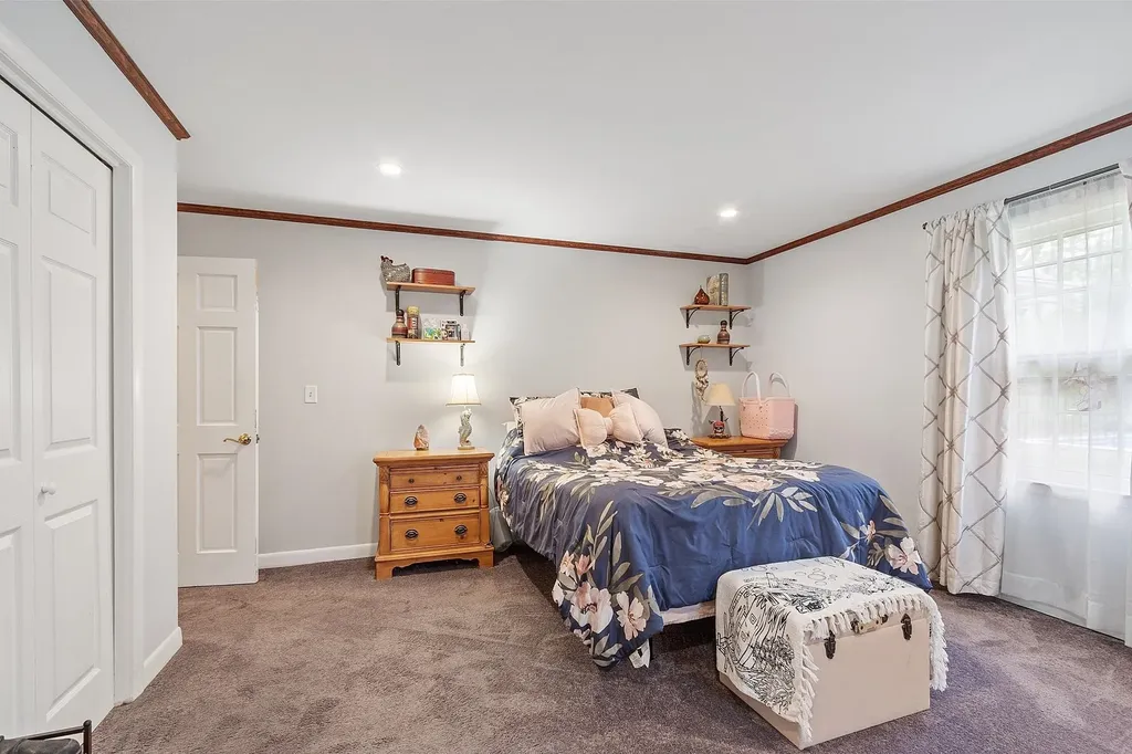 134 Emerson Avenue Hampstead NH 03841