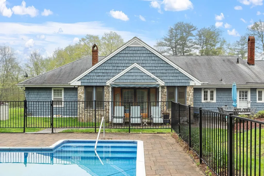 134 Emerson Avenue Hampstead NH 03841