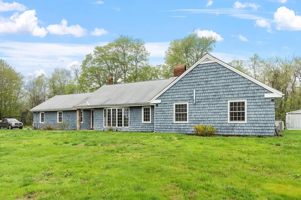 134 Emerson Avenue Hampstead NH 03841