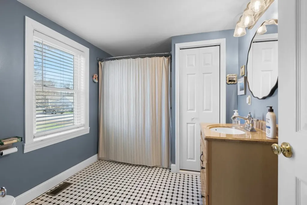 8 River Street Exeter NH 03833