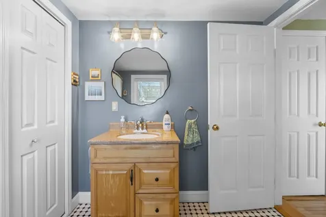 8 River Street Exeter NH 03833