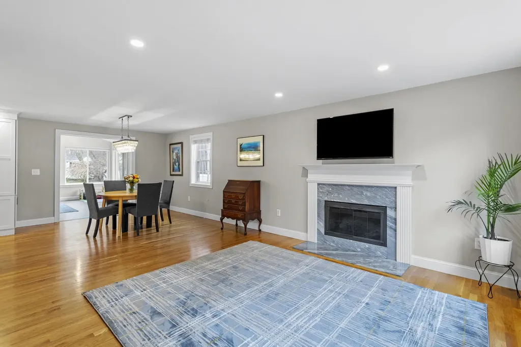 7 Sousa Boulevard Hudson NH 03051