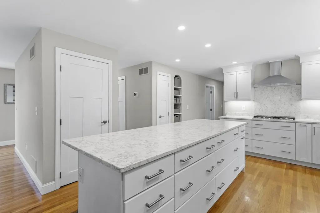 7 Sousa Boulevard Hudson NH 03051